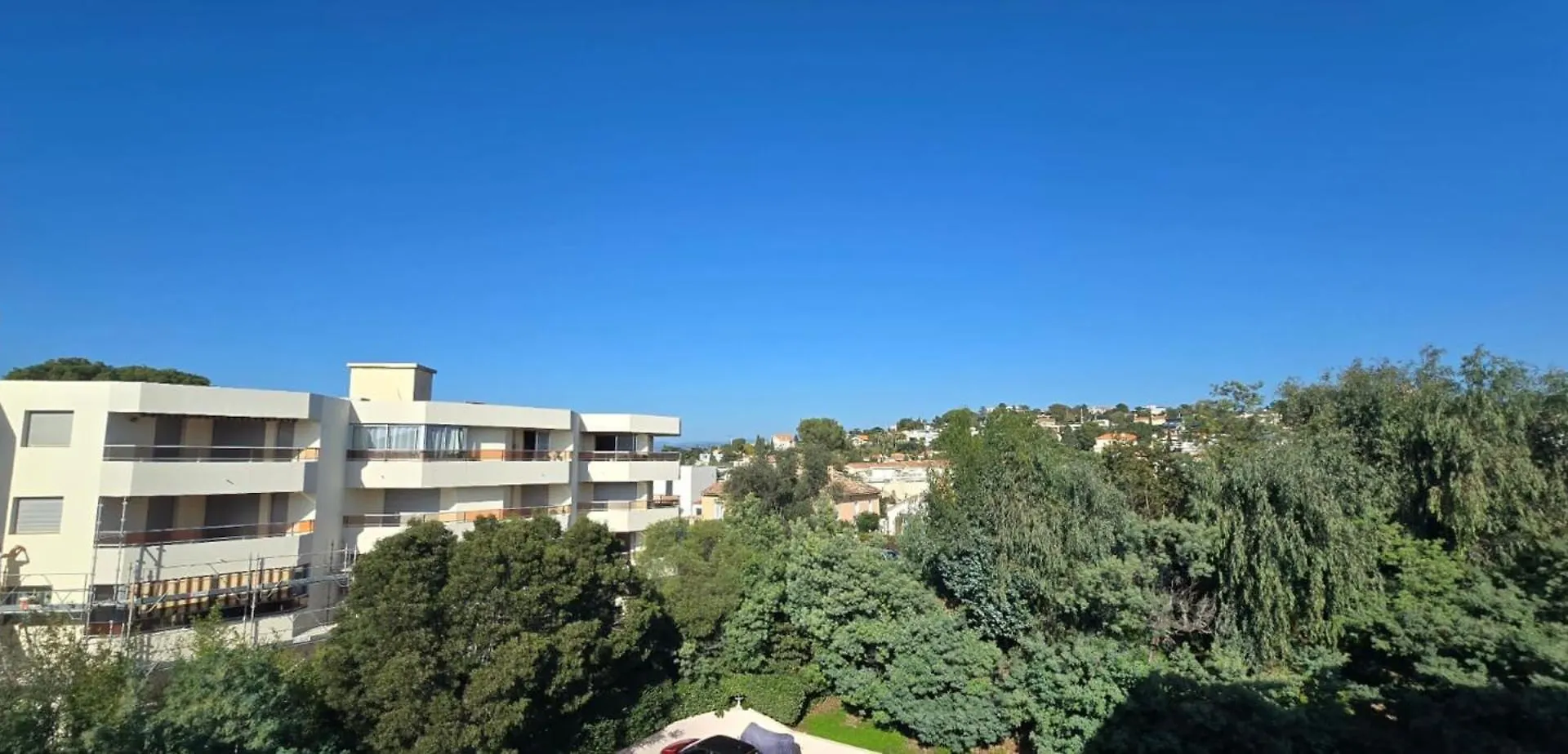 Bright Apartment With Terrace In Saint-Raphael