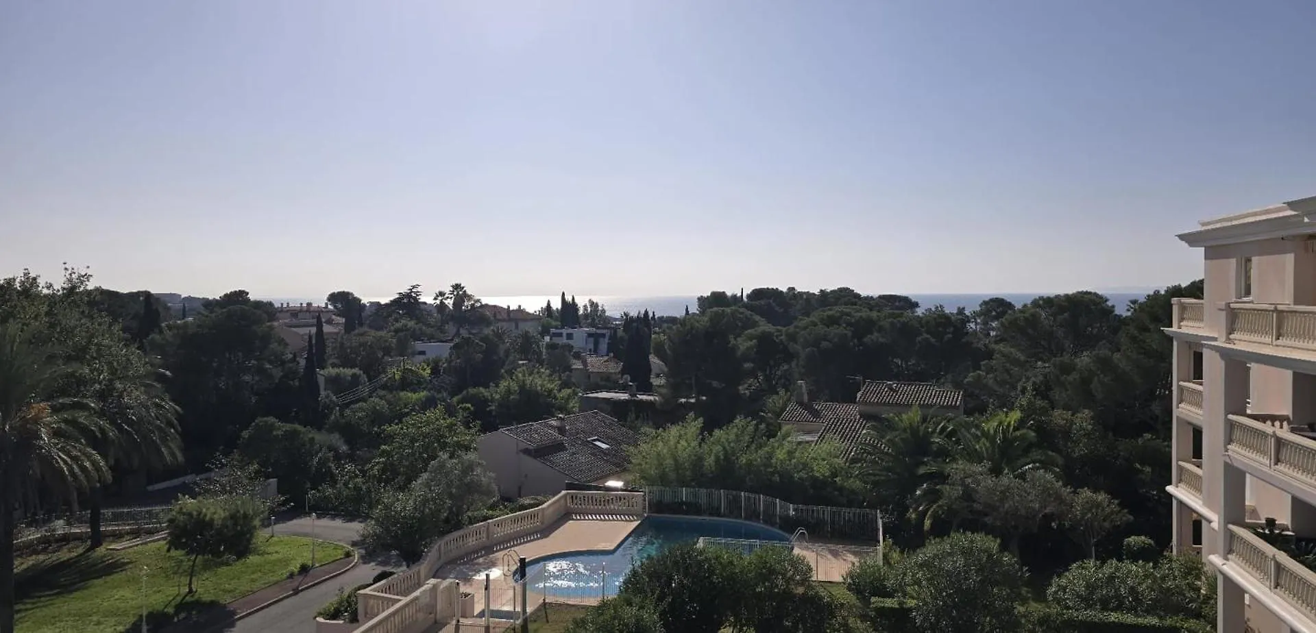 Bright Apartment With Terrace In Saint-Raphael