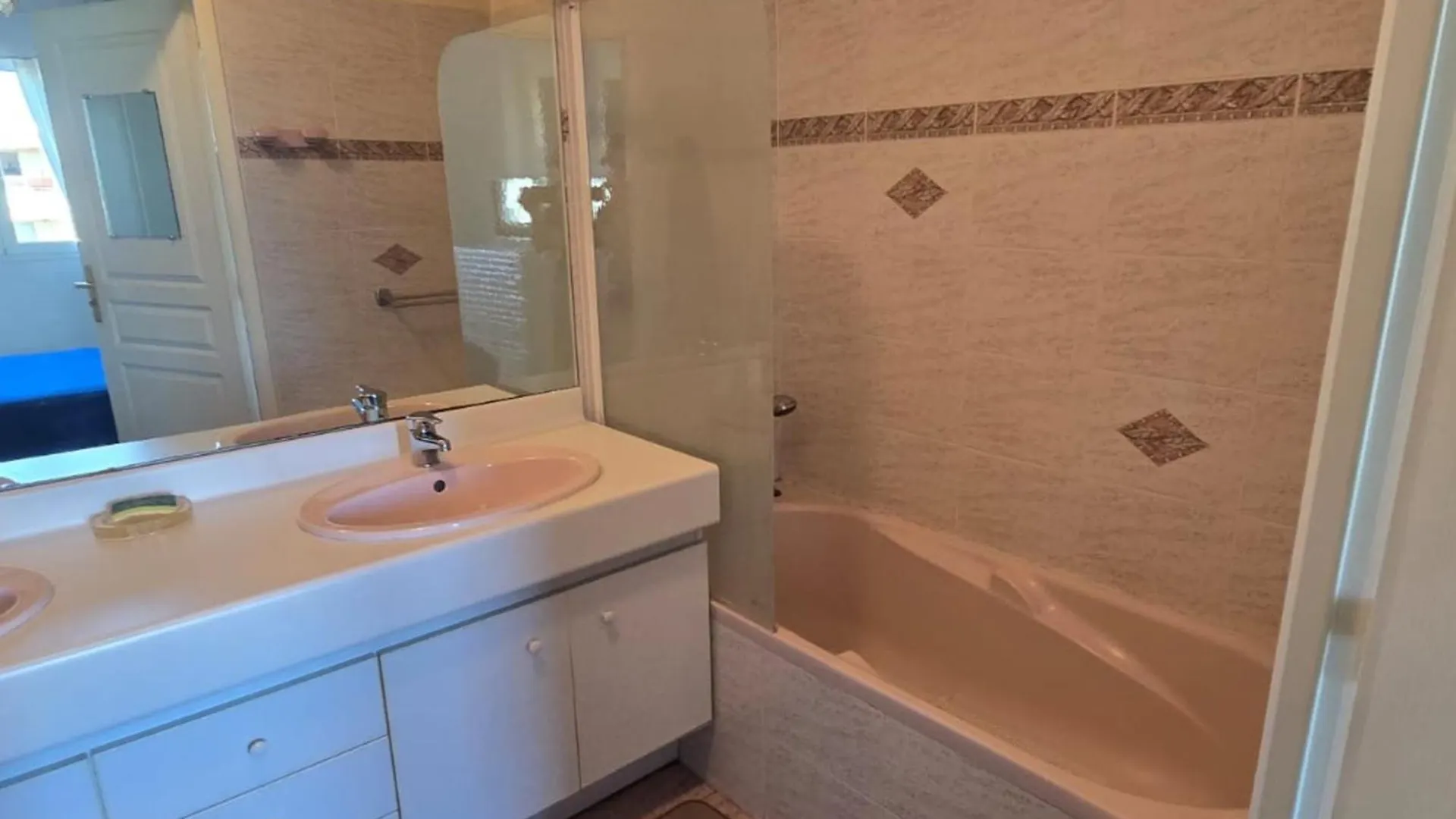 Bright Apartment With Terrace In Saint-Raphael