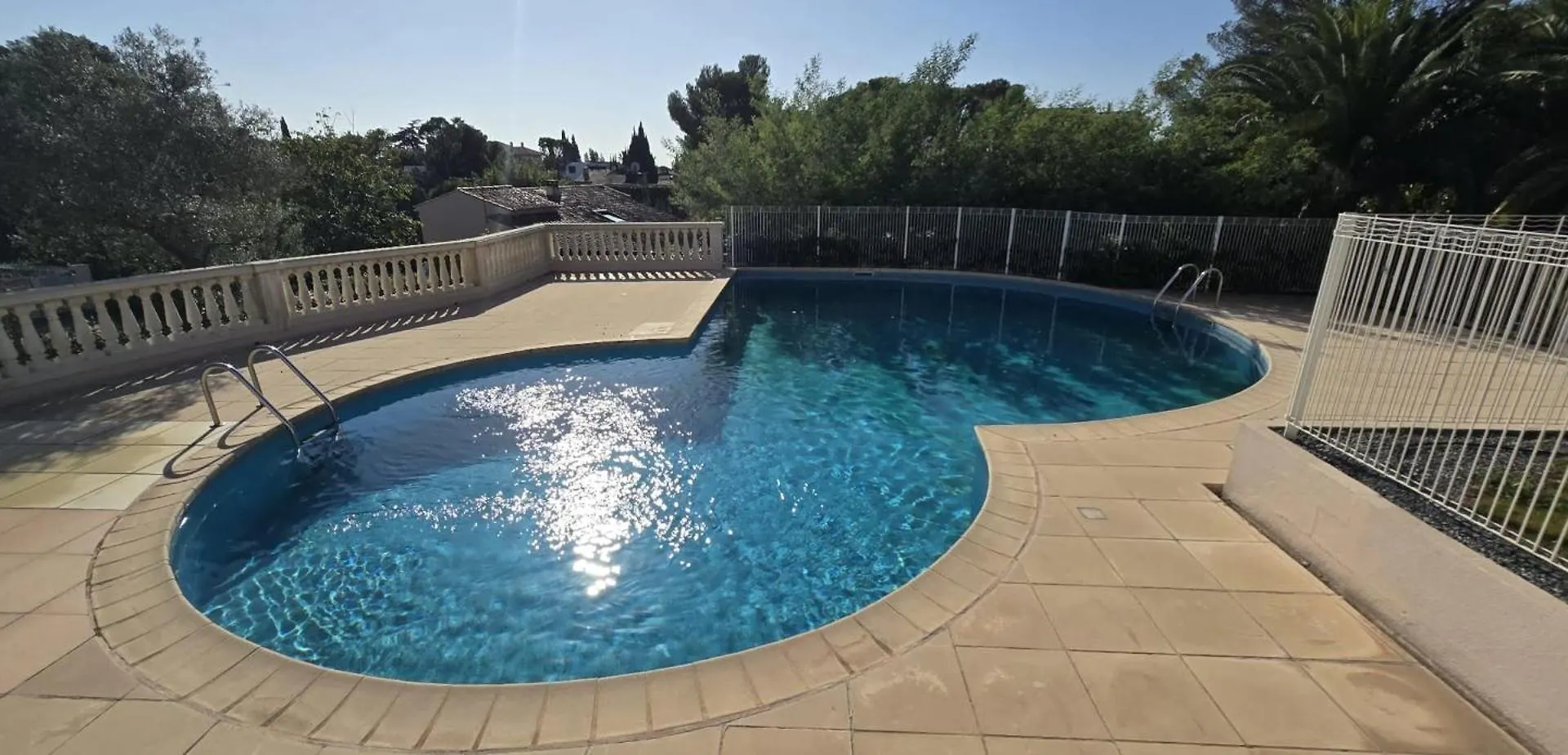 Bright Apartment With Terrace In Saint-Raphael